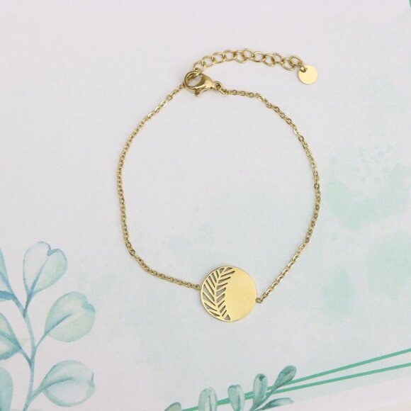 Yellow Gold Bracelet with Leaf Cutout Charm, Adjustable Size, XPBL0623 - Picture 2 of 12